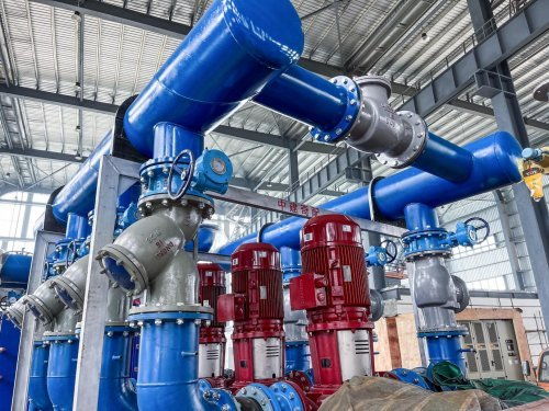 中建五局三公司裝配式機電工廠成功生產首個換熱泵組模塊，樹立行業新標桿